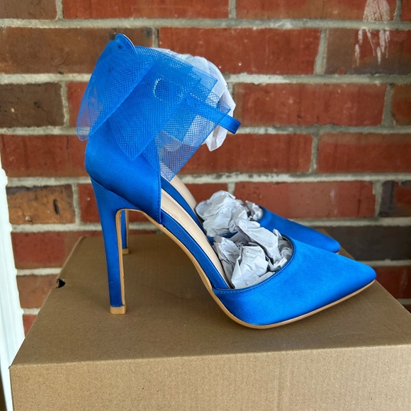 ✨BNWT - Coutgo Closed Pointed Satin Toe High Heels Bow Ankle Strap - size 7.5✨ - Picture 6 of 8